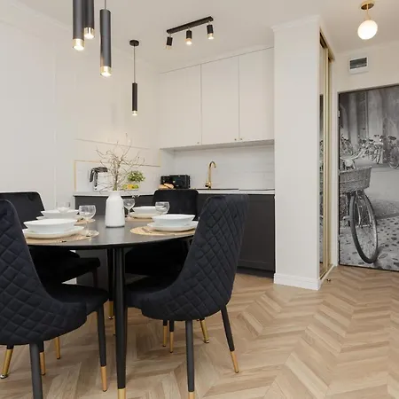 Apartament With Ac Moniuszki By Renters * Varşova