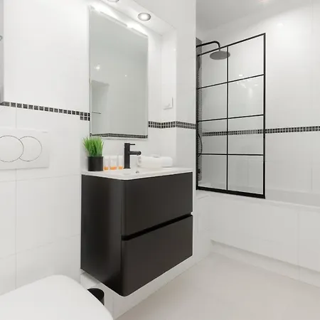 Apartament With Ac Moniuszki By Renters Varşova